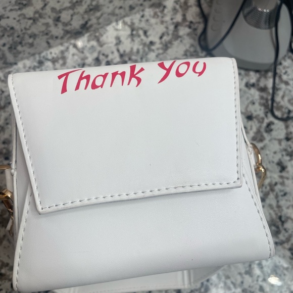 I have a white red and gold Chinese takeout handbag that has never been used!! - Picture 5 of 6